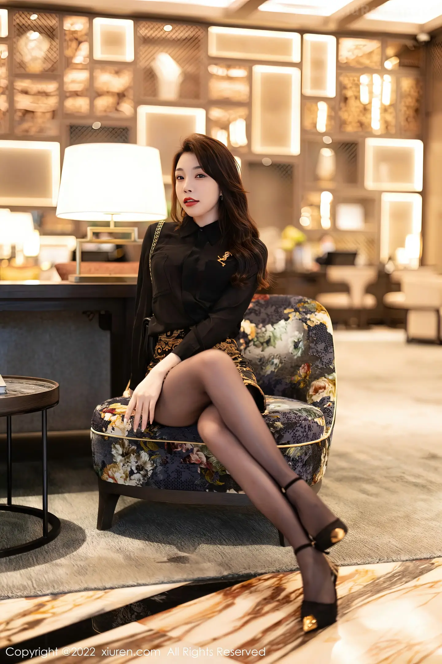 图片[4]-[XiuRen秀人网] VOL.5953 女神徐莉芝Booty黑色轻透上衣配黑短裙露红色蕾丝内衣诱惑写真83P-秀人网官方网站